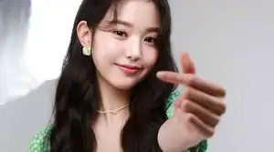 K-pop group IVE’s Wonyoung receives praise from director for working despite injury