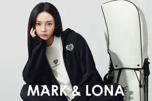 aespa・KARINAが纏う「MARK & LONA」最新コレクション!空港でのトラベルシーンを彩るスウェットセットアップスタイルが9月25日より順次発売