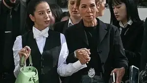 BLACKPINKのジスは、マティルド・ファヴィエの死去に対し、哀悼の意を表した。