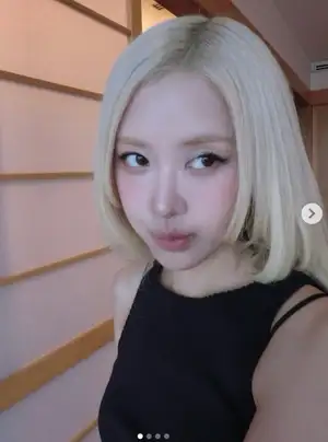 Oh, what a surprise... Is BLACKPINK's Rosé transformed with a bob haircut?