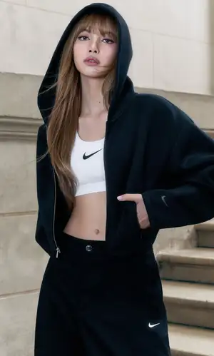 独占インタビュー:Nike、BLACKPINKのLISAとのパートナーシップを発表 — NIKE, Inc.