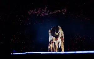 ジスは、10周年記念事件について直接謝罪した最初のBLACKPINKメンバーである。