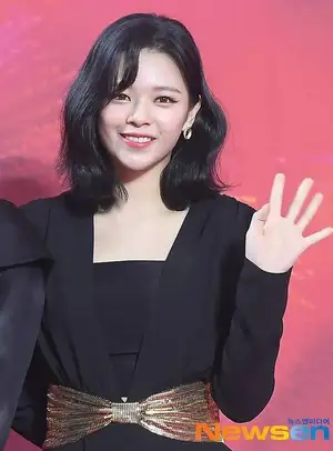 TWICE ジョンヨン、VAROエンターテインメントと専属契約を締結…実姉コン・スンヨンと同じ事務所（公式）