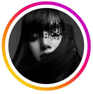 「衣装どうなってるの!?」 BLACKPINK・LISA、“錯覚シースルー”ドレス姿に反応さまざま 「信じられない」「オーマイガー」