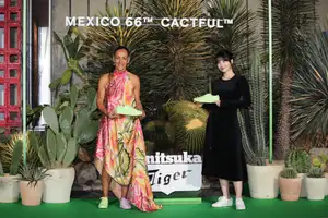 TWICEのモモが“サボテン”ネイルでメキシコ大使館に登場 「オニツカタイガー」のアンバサダーに就任