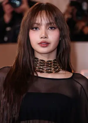 BLACKPINKのリサ、改名した理由を明かす